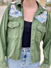 Load image into Gallery viewer, Butterfly Collar Patched Cropped Military Fatigue Jacket
