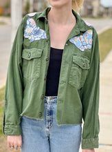 Load image into Gallery viewer, Butterfly Collar Patched Cropped Military Fatigue Jacket
