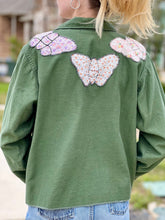 Load image into Gallery viewer, Butterfly Collar Patched Cropped Military Fatigue Jacket
