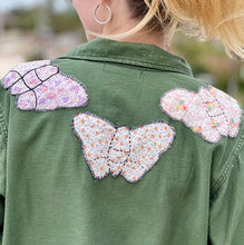 Load image into Gallery viewer, Butterfly Collar Patched Cropped Military Fatigue Jacket
