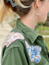 Load image into Gallery viewer, Butterfly Collar Patched Cropped Military Fatigue Jacket
