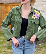 Load image into Gallery viewer, Flower Garden Cropped Vintage Military Fatigue Jacket
