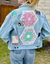 Load image into Gallery viewer, Light Wash Quilt Patched Vintage Lee Denim Jacket
