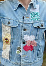 Load image into Gallery viewer, Light Wash Quilt Patched Vintage Lee Denim Jacket
